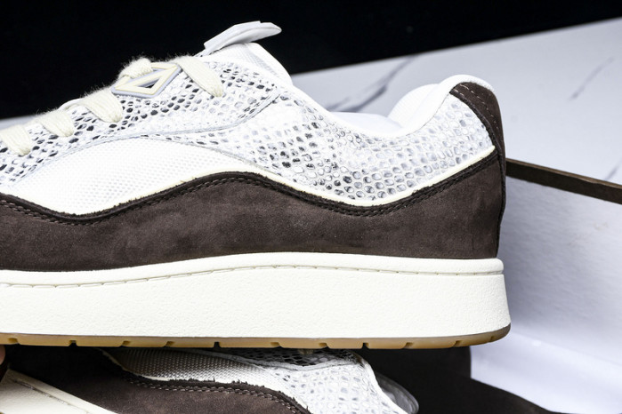 D designer sneaker