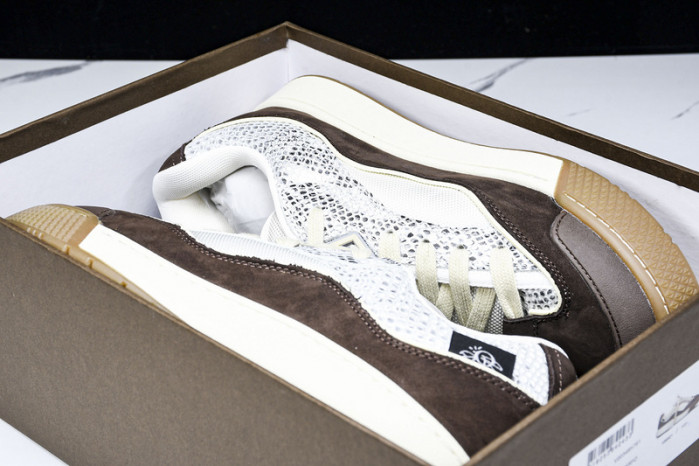 D designer sneaker