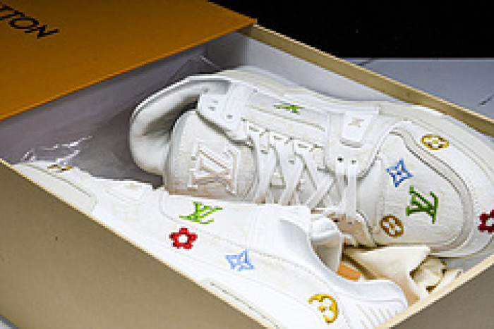 L&V SNEAKERS