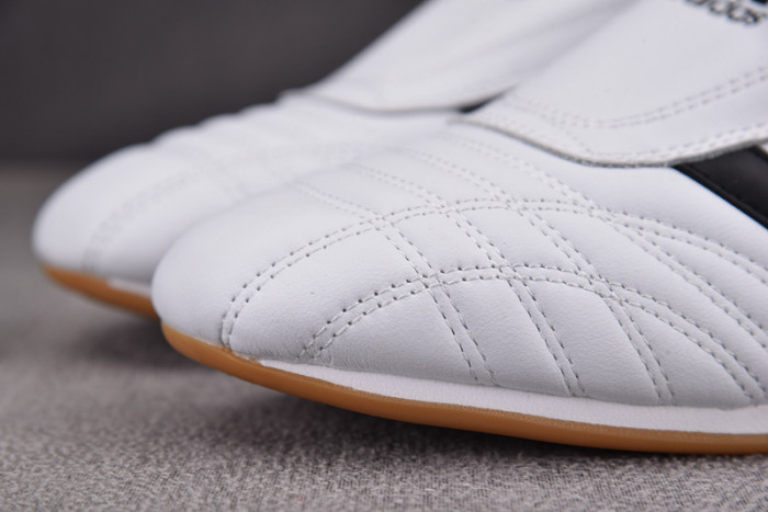 AD Taekwondo White Black JQ4774