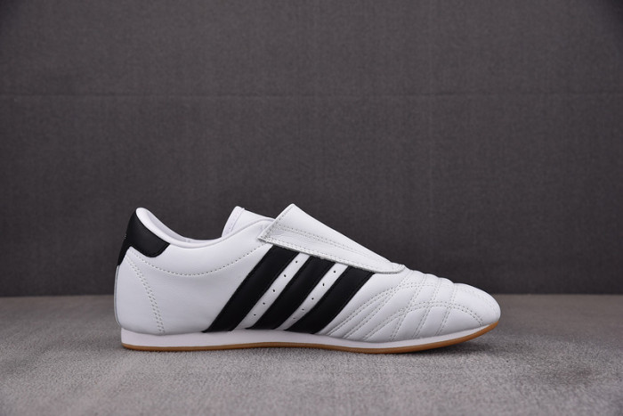 AD Taekwondo White Black JQ4774