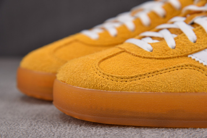 Ad Gazelle Indoor Orange Peel White HQ8716