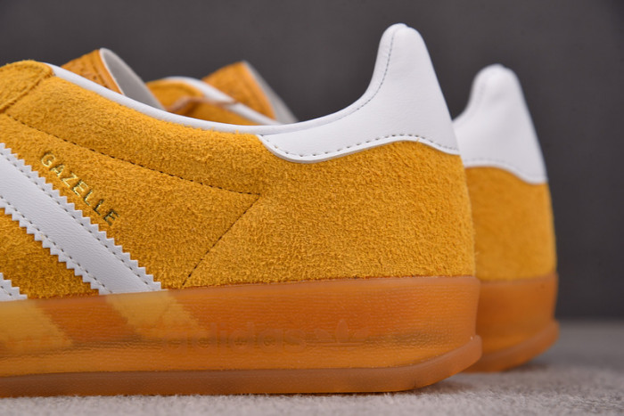 Ad Gazelle Indoor Orange Peel White HQ8716