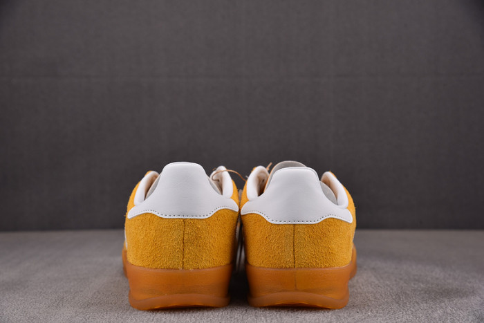 Ad Gazelle Indoor Orange Peel White HQ8716