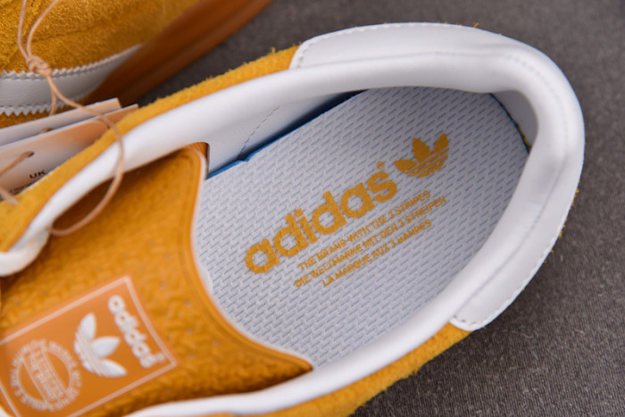 Ad Gazelle Indoor Orange Peel White HQ8716